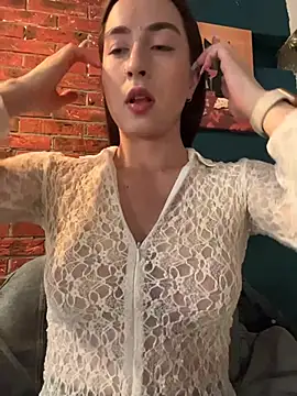 Holly Play online show from 07/15/26, 09:58