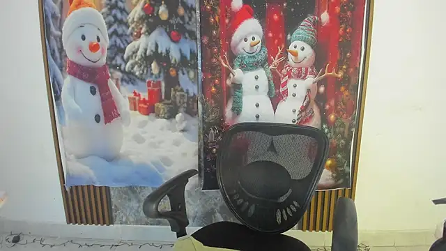 Snapshot of nicol_jone1 chatting on 12/21/25, 12:51 nicol jone1 online show from 12/21/25, 12:51