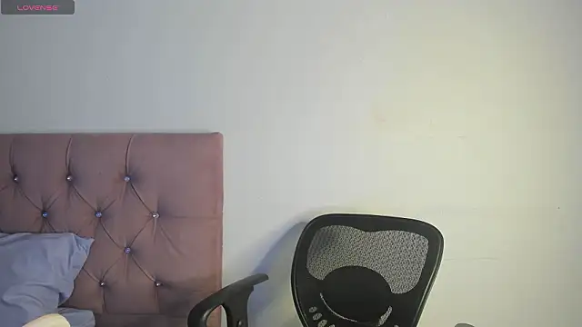 nicol jone1 online show from 02/17/26, 11:11