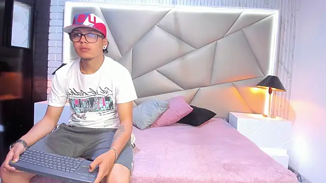 Bonny Bonss online show from 01/22/25, 08:06