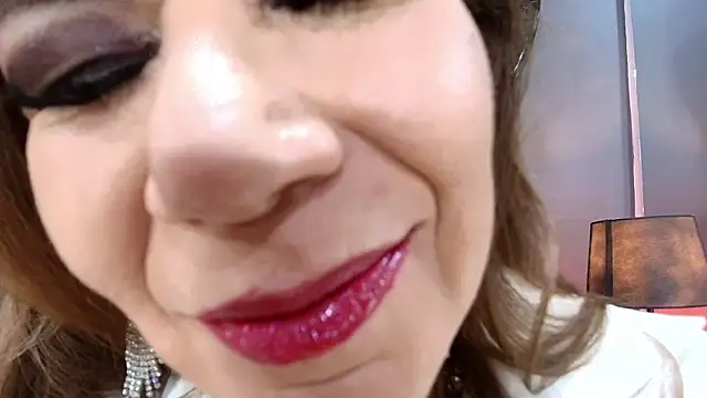 MelaniaKnauss online show from 02/25/25, 08:41