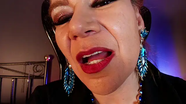 MelaniaKnauss online show from 06/05/26, 08:25