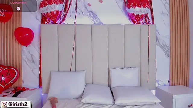 Iris Thompson  online show from 02/15/26, 08:35