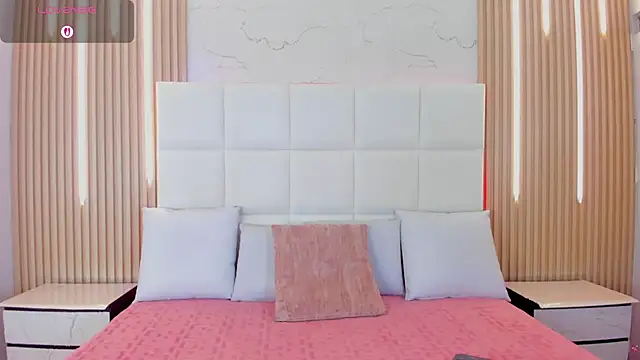 Iris Thompson  online show from 03/10/26, 04:06