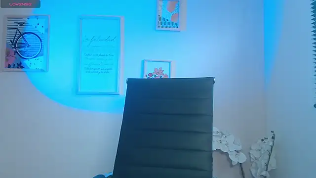 lucy diiaz online show from 02/13/25, 02:09