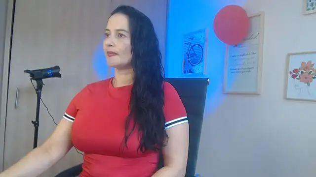 lucy diiaz online show from 02/26/25, 08:22