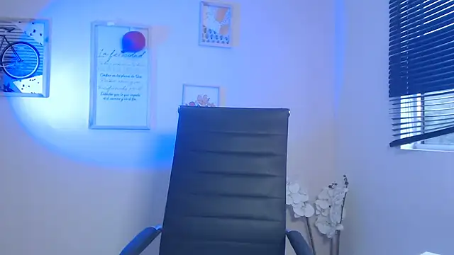 lucy diiaz online show from 03/04/25, 08:38