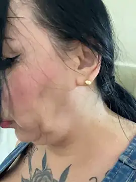 Snapshot of eva_sexx69 chatting on 10/22/25, 12:05 eva sexx69 online show from 10/22/25, 12:05