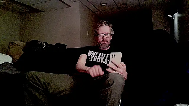 Snapshot of AronMellon76 chatting on 03/03/26, 03:23 AronMellon76 online show from 03/03/26, 03:23