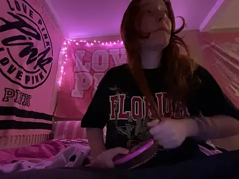 Snapshot of gingerbabe18 chatting on 12/19/25, 11:23 gingerbabe18 online show from 12/19/25, 11:23