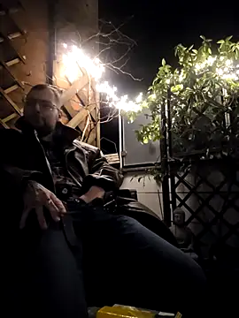 Snapshot of tipico0799 chatting on 11/23/25, 04:23 tipico0799 online show from 11/23/25, 04:23