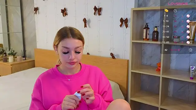 Ella Milla online show from 12/30/24, 05:37