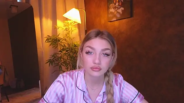 Ella Milla online show from 01/07/25, 11:26