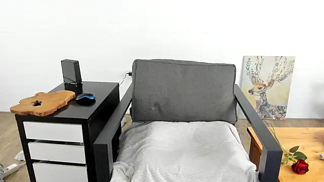 MendiPetite online show from 02/21/25, 10:07