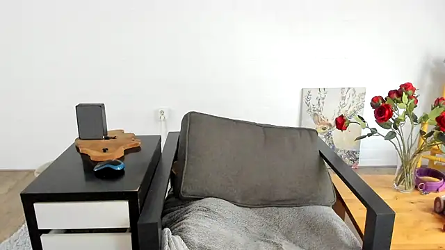 MendiPetite online show from 10/19/25, 08:48