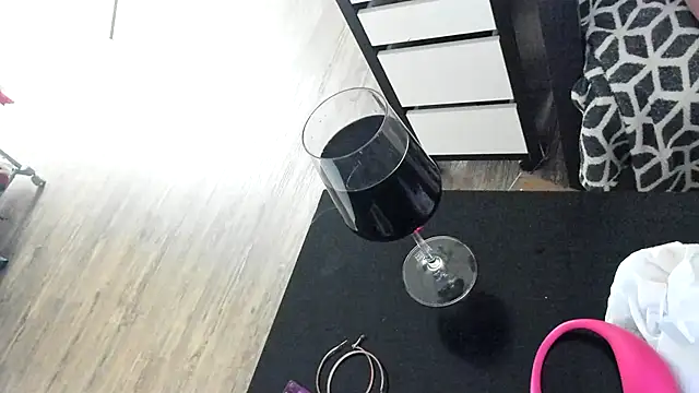 MendiPetite online show from 04/12/26, 08:25