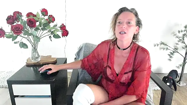 Snapshot of MendiPetite chatting on 05/10/26, 07:52 MendiPetite online show from 05/10/26, 07:52
