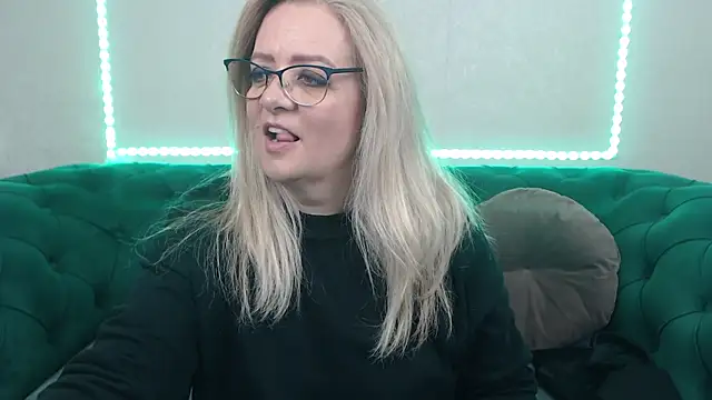 IvanaCharm online show from 04/15/26, 03:24