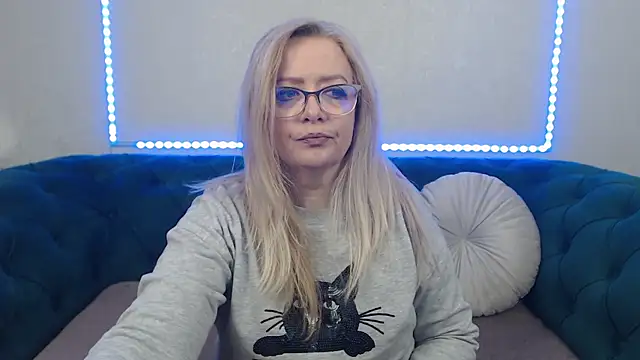 IvanaCharm online show from 04/28/26, 03:33