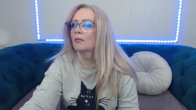 IvanaCharm online show from 05/04/26, 03:24