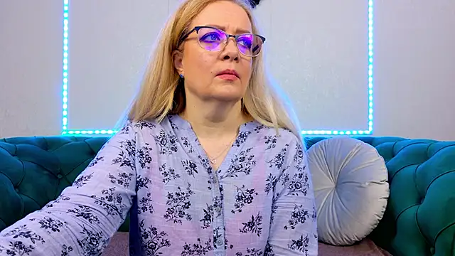 IvanaCharm online show from 06/01/26, 03:19