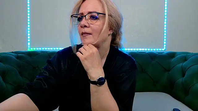 Snapshot of IvanaCharm chatting on 07/19/26, 03:32 IvanaCharm online show from 07/19/26, 03:32