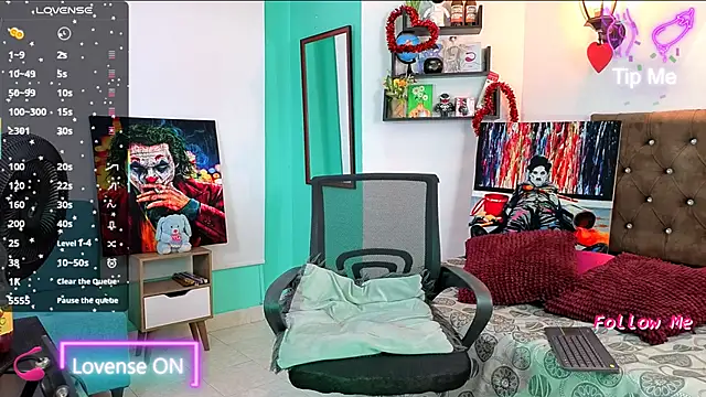 Snapshot of flowers18 chatting on 09/15/25, 10:10 flowers18 online show from 09/15/25, 10:10