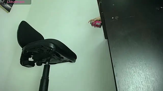 Snapshot of aprhillove chatting on 01/05/25, 05:09 aprhillove online show from 01/05/25, 05:09