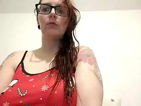 Snapshot of Selena_Lux chatting on 12/22/24, 06:59 Selena Lux online show from 12/22/24, 06:59