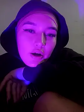 Celeste camila18 online show from 04/04/26, 06:55