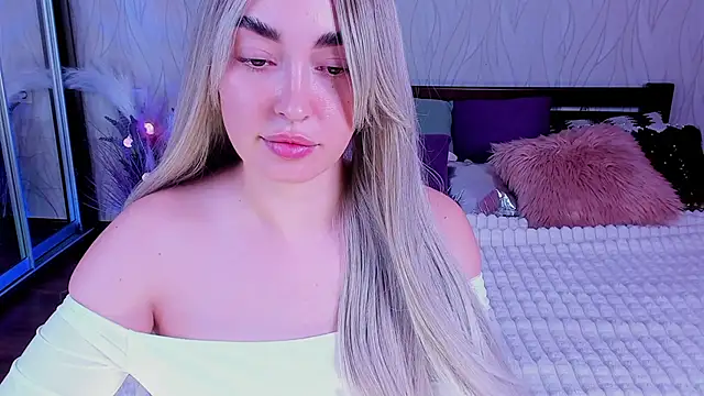 Snapshot of Miss_Elia chatting on 12/21/24, 08:21 Miss Elia online show from 12/21/24, 08:21