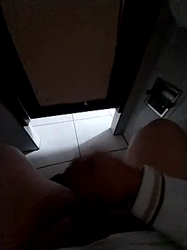 Snapshot of Whiper2024 chatting on 11/13/25, 08:41 Whiper2024 online show from 11/13/25, 08:41