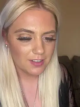 Snapshot of Blondiee3088 chatting on 12/04/24, 01:25 Blondiee3088 online show from 12/04/24, 01:25