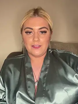 Snapshot of Blondiee3088 chatting on 03/04/25, 05:03 Blondiee3088 online show from 03/04/25, 05:03