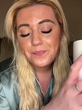 Snapshot of Blondiee3088 chatting on 03/08/25, 07:09 Blondiee3088 online show from 03/08/25, 07:09