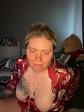 Snapshot of Blondiee3088 chatting on 02/04/26, 09:37 Blondiee3088 online show from 02/04/26, 09:37