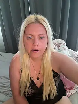 Blondiee3088 online show from 08/03/26, 08:02