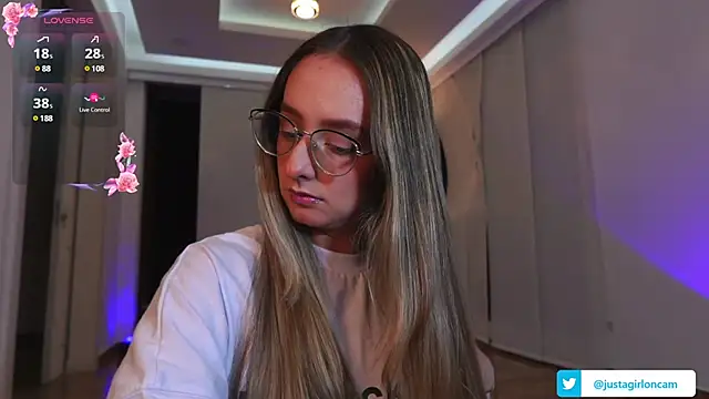 nicollefiorett online show from 12/29/24, 12:20