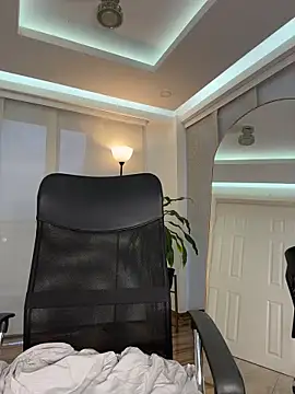 nicollefiorett online show from 11/20/25, 10:42