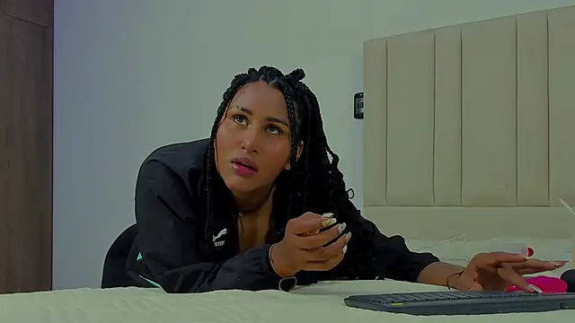 Snapshot of StormyButty18 chatting on 11/02/25, 01:30 StormyButty18 online show from 11/02/25, 01:30