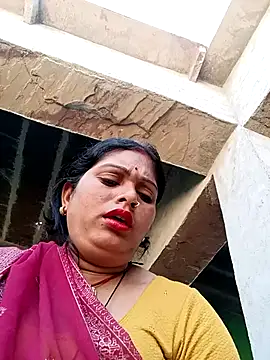 Snapshot of Chandni chatting on 02/16/25, 06:10 Chandni online show from 02/16/25, 06:10