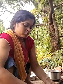 Snapshot of Chandni chatting on 09/19/25, 02:24 Chandni online show from 09/19/25, 02:24