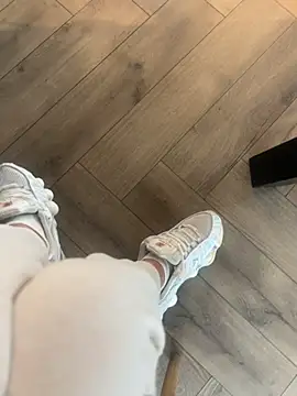 Snapshot of FeetVibe chatting on 10/18/25, 07:31 FeetVibe online show from 10/18/25, 07:31