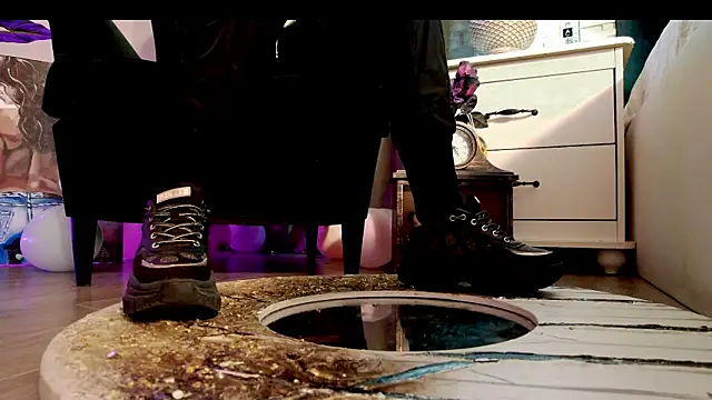 FeetVibe online show from 12/17/25, 08:53