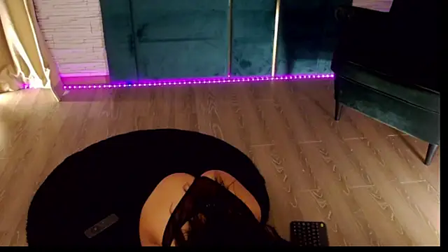 Snapshot of FeetVibe chatting on 06/25/26, 05:12 FeetVibe online show from 06/25/26, 05:12