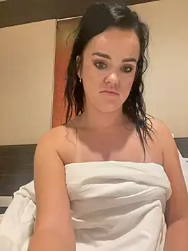 English-Chloe96 online show from 02/02/26, 06:23