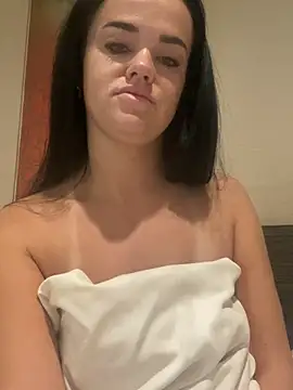 English-Chloe96 online show from 02/04/26, 05:24