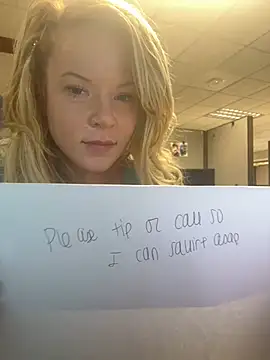 Snapshot of EllaSnow chatting on 03/06/25, 10:47 EllaSnow online show from 03/06/25, 10:47