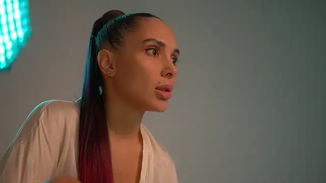 Snapshot of Mila_May_ chatting on 09/18/25, 06:21 Mila May online show from 09/18/25, 06:21