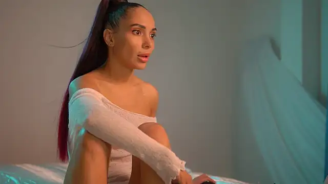 Snapshot of Mila_May_ chatting on 09/21/25, 03:46 Mila May online show from 09/21/25, 03:46